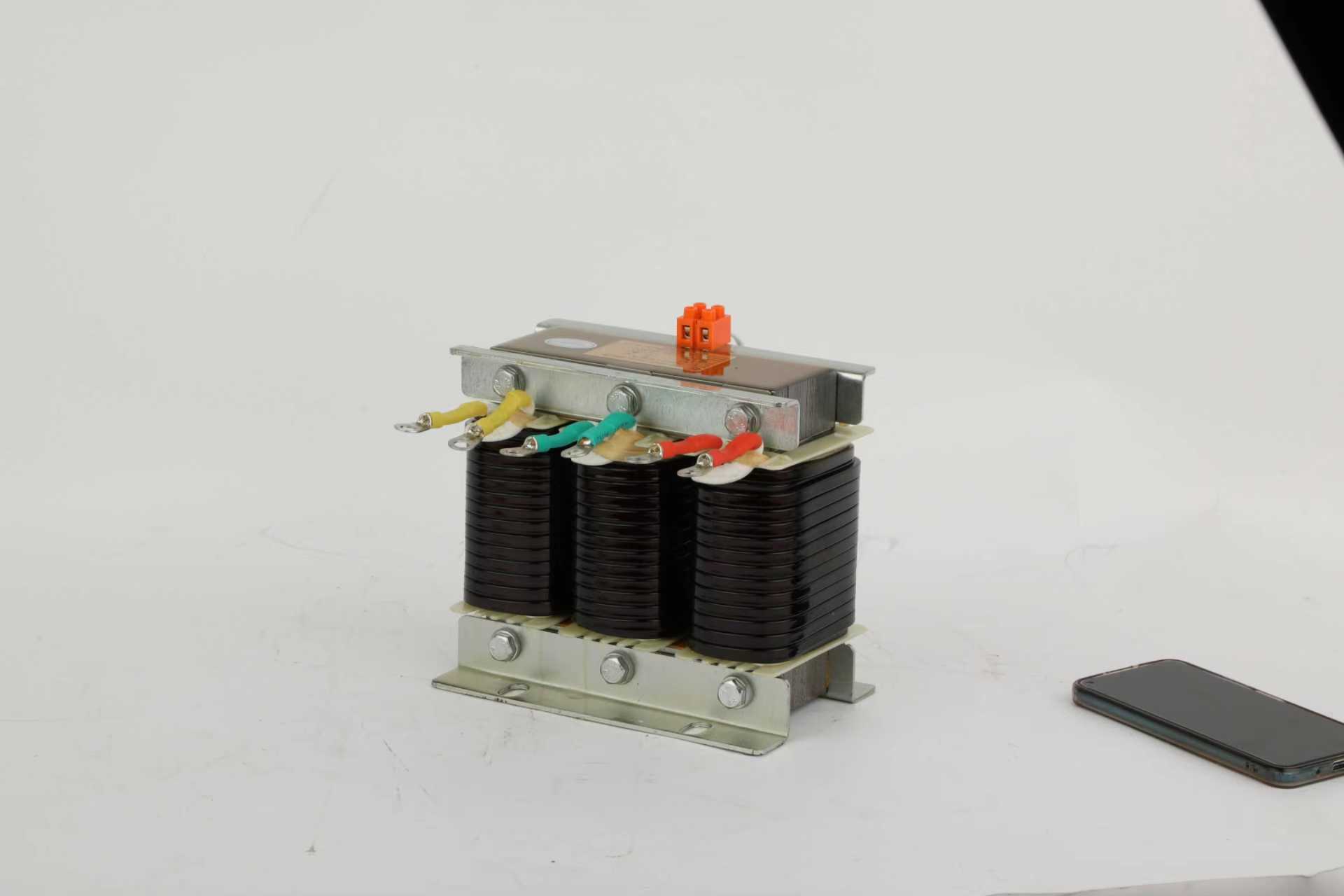 Lò phản ứng đóng vai trò gì trong hệ thống điện hiện đại?